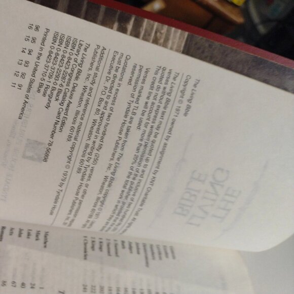 The Living Bible Red Letter Edition Tyndale 1979 Small Print.Any questions feel - Picture 7 of 12